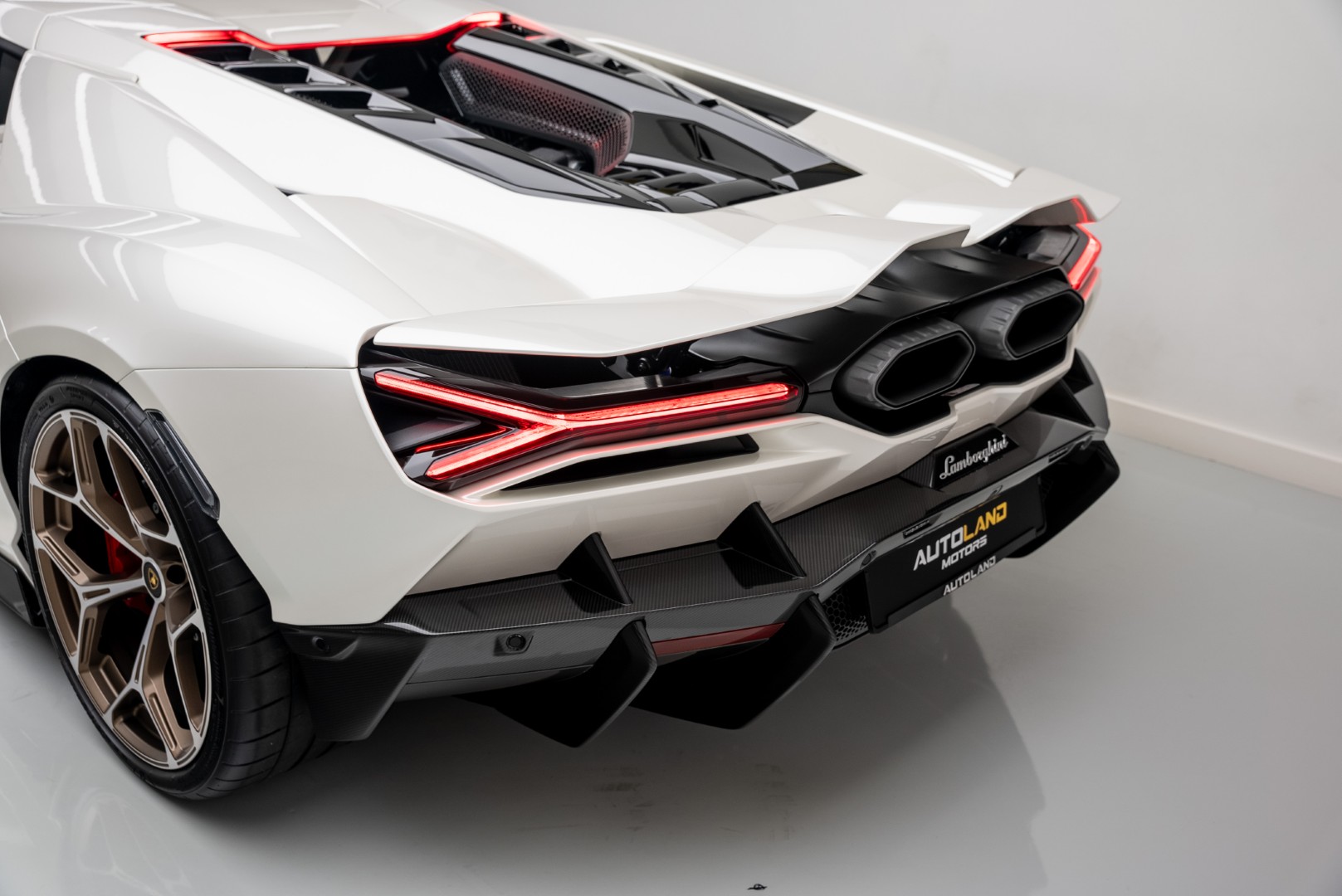 2024 LAMBORGHINI REVUELTO. FULL CARBON FIBER. STUNNING SPEC. MAIN DEALER WARRANTY AND SERVICE.